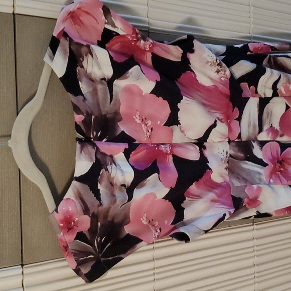 Floral shift dress. - Picture 7 of 8